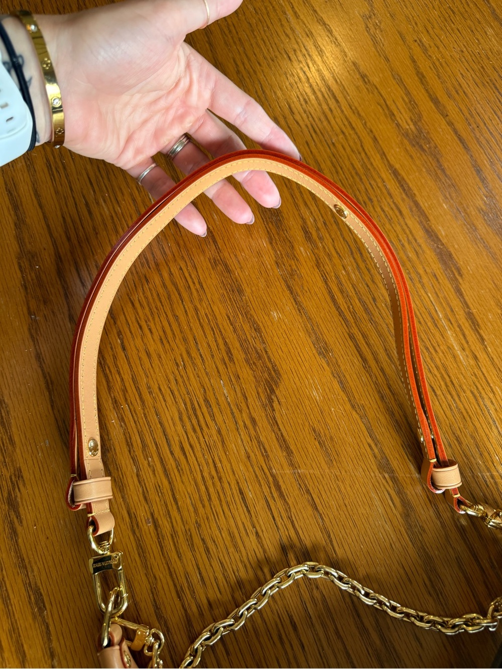 Louis Vuitton Loop - Picture 3 of 9